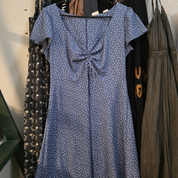 Levi's Blue and White Ruched Flutter Sleeve Sundress - Picture 6 of 11